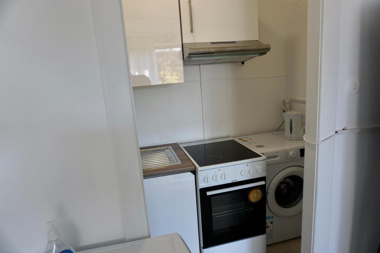 Alster Hamburg - Saniertes Und Mobliertes Apartment Mit Bad Und Kuche Eksteriør bilde