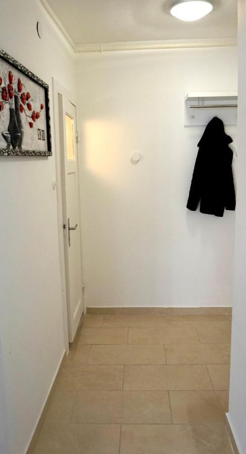 Alster Hamburg - Saniertes Und Mobliertes Apartment Mit Bad Und Kuche Eksteriør bilde
