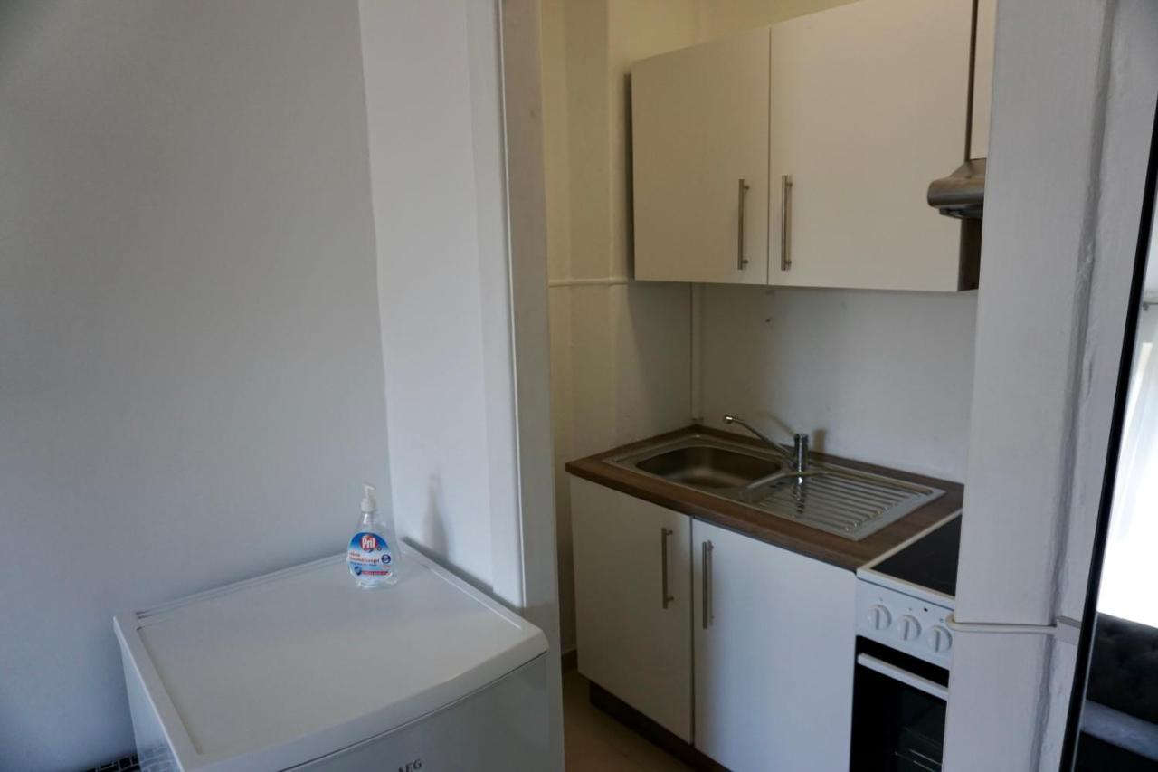 Alster Hamburg - Saniertes Und Mobliertes Apartment Mit Bad Und Kuche Eksteriør bilde