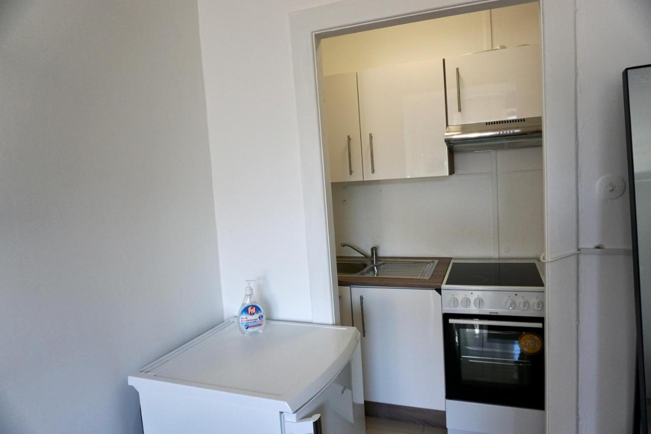 Alster Hamburg - Saniertes Und Mobliertes Apartment Mit Bad Und Kuche Eksteriør bilde
