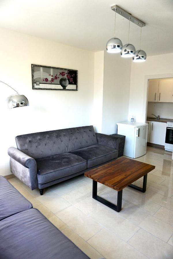 Alster Hamburg - Saniertes Und Mobliertes Apartment Mit Bad Und Kuche Eksteriør bilde