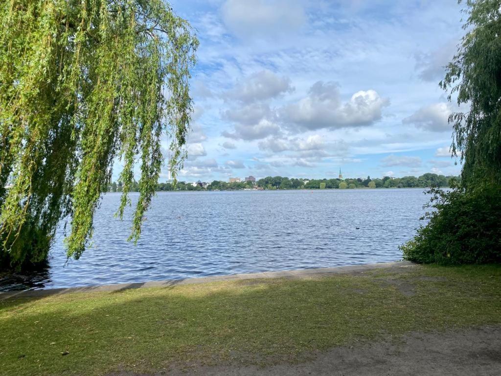 Alster Hamburg - Saniertes Und Mobliertes Apartment Mit Bad Und Kuche Eksteriør bilde