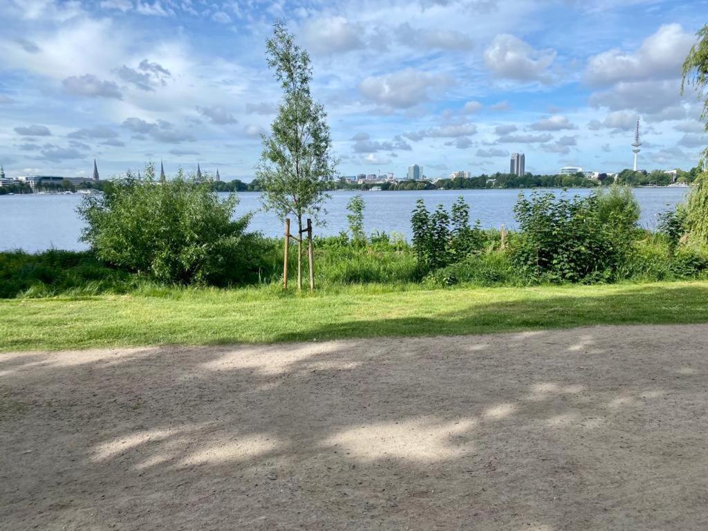 Alster Hamburg - Saniertes Und Mobliertes Apartment Mit Bad Und Kuche Eksteriør bilde